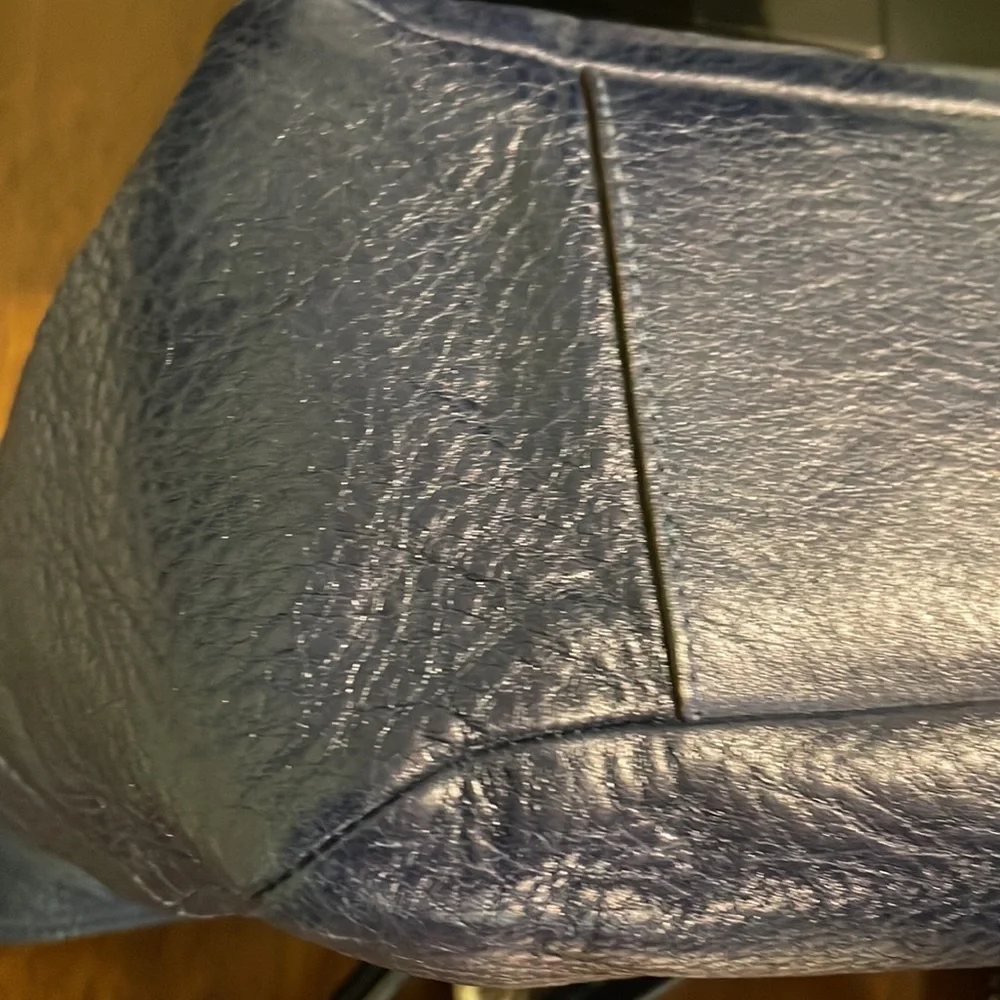 Coach leather shoulder bag. Great condition inside and out. - Picture 7 of 12